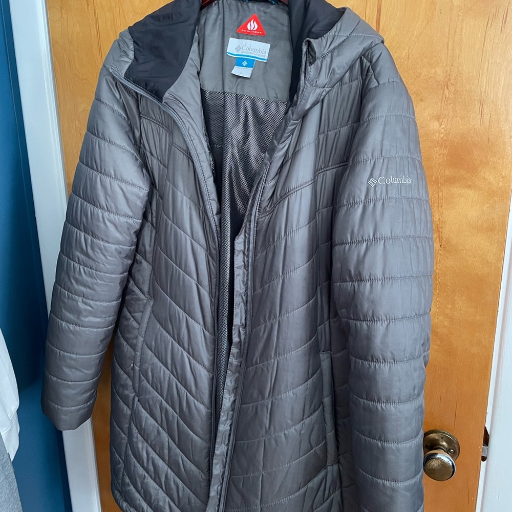 COLUMBIA winter coat (mid-hip length) - Barely worn